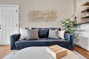 Χώρος καθιστικού στο Luxury 4-BR with Free Parking in Heart of DC - Steps to Metro
