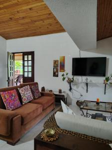 TV a/nebo společenská místnost v ubytování Finca El Paraíso
