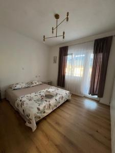 Gallery image of Central Comfort Apartment 5 Minute Walk to Beach, Free Parking, 2 BR in Struga +15 photos