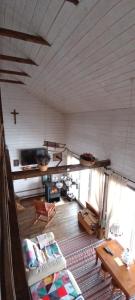 a living room with a cross on the ceiling at Casuta Schiorului in Mărişel
