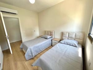 Ένα ή περισσότερα κρεβάτια σε δωμάτιο στο Tirana Oasis Apartment