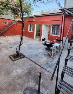 Το κτήριο όπου στεγάζεται  το διαμέρισμα