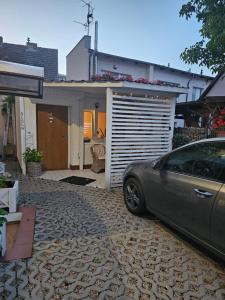 Το κτήριο όπου στεγάζεται  η παραθεριστική κατοικία