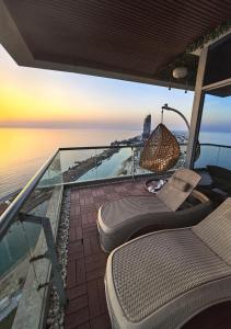 a balcony with chairs and a view of the ocean at شقق برج داماك جدة Damac Jeddah in Jeddah