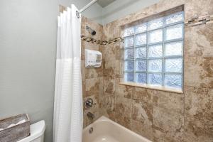 Et badeværelse på La Salle Guest House + 26 billeder