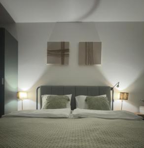 Cama ou camas em um quarto em Code3 Srebrno Jezero