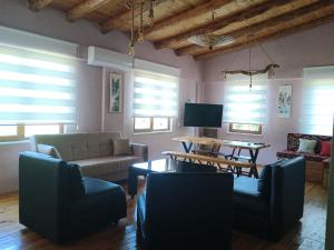 Χώρος καθιστικού στο Villa Mayki