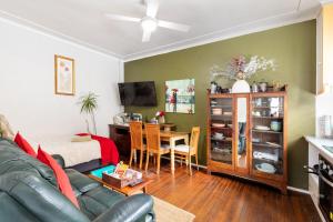 TV a/nebo společenská místnost v ubytování U3 Comfortable Unit in Cronulla