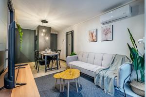Uma área de estar em Corazón Stgo Estilo Puro