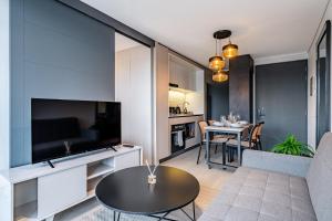 Uma televisão e/ou sistema de entretenimento em Corazón Stgo Estilo Puro