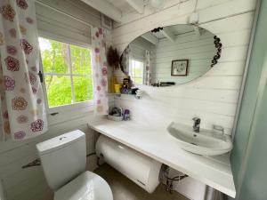 Koupelna v ubytování Summerhome + 37 fotografií
