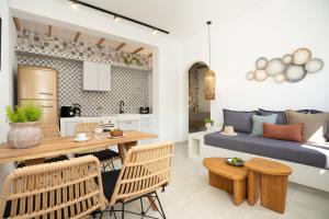 Χώρος καθιστικού στο Aurora Apartment (Pera Gialos)