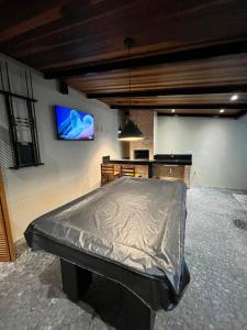 a bedroom with a bed and a tv on a wall at Mais Hotel in Água Boa
