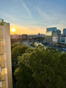a view of a city skyline with the sunset at Central View Vienna 92 sq m 3 BD apartment in Vienna +27 photos