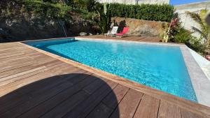 Les Griselles 3 Hauts Baie Orientale - Appart 1ch 4p vue MER内部或周边的泳池