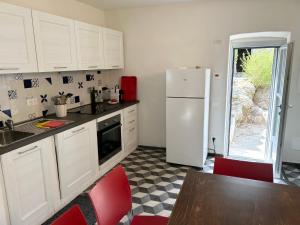 Kuchnia lub aneks kuchenny w obiekcie Casa Vacanze Arma delle Manie
