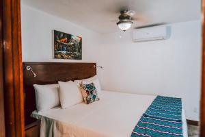 Voodi või voodid majutusasutuse Drift Inn San Pedro toas