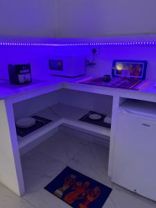 Η κουζίνα ή μικρή κουζίνα στο استديو المحالة