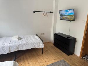 Μια τηλεόραση ή/και κέντρο ψυχαγωγίας στο Mb Homes Pfullingen 1 +4 φωτογραφίες