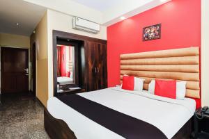 A bed or beds in a room at Hotel O Garden View