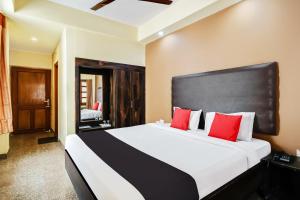 A bed or beds in a room at Hotel O Garden View