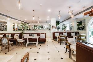 A restaurant or other place to eat at Hotel O Garden View