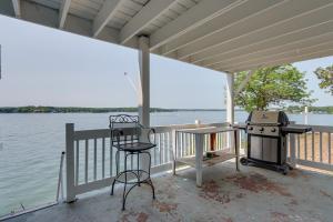 Fotografie z fotogalerie ubytování Porch and Deck Cliff View Haven Rocky Mount Gem v destinaci Rocky Mount