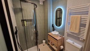 Ένα μπάνιο στο Las Campanas de la Catedral Suite Jacuzzi +14 φωτογραφίες