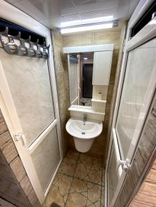 a bathroom with a toilet and a shower and a sink at Adem s1 in 'Aïn el Turk