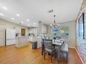 Dapur atau dapur kecil di Old Whitmer Place Apache Junction
