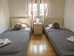 Posteľ alebo postele v izbe v ubytovaní Apartments Eddie + 37 fotografií