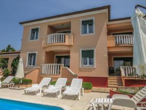 Bazén v ubytovaní Apartments Eddie alebo v jeho blízkosti