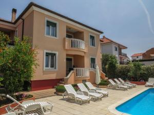 Bazén v ubytovaní Apartments Eddie alebo v jeho blízkosti