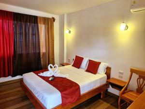 a bedroom with a bed with a flower on it at La Mirada Del Solitario George in Puerto Ayora