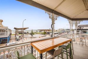 Ramsgate Hotel by Nightcap Social的阳台或露台