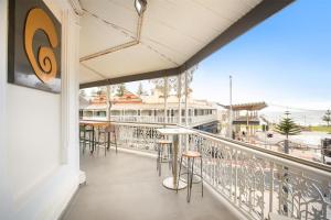 Ramsgate Hotel by Nightcap Social的阳台或露台