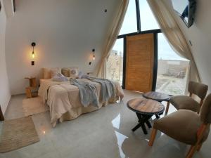 a bedroom with a bed and a large window at Andinas de Uco Lodge in La Consulta +38 photos