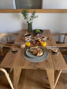 Comida no apartamento ou em algum lugar perto