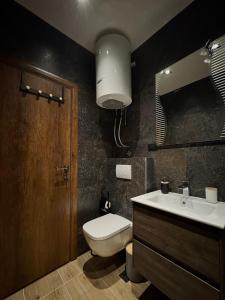 Ένα μπάνιο στο Victory Apartments