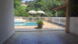 Bazén v ubytování ChacaraParaizo nebo v jeho okolí