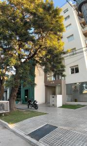 Tòa nhà nơi căn hộ tọa lạc