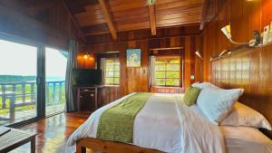 Postel nebo postele na pokoji v ubytování Palau Carolines Resort