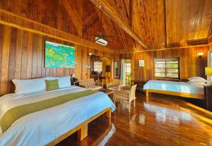 Postel nebo postele na pokoji v ubytování Palau Carolines Resort