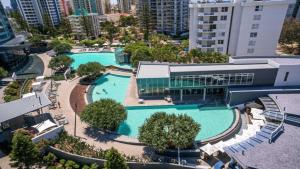 Bazén v ubytování Luxury 3 Bedroom Apartment with Ocean Views - Coast HM nebo v jeho okolí