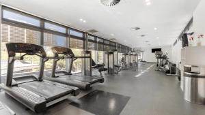 Fitness centrum a/nebo fitness zařízení v ubytování Luxury 3 Bedroom Apartment with Ocean Views - Coast HM