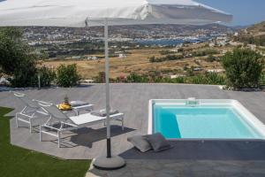 Výhled na bazén z ubytování Azzurro Bianco Suites nebo okolí