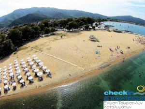 an aerial view of a beach with umbrellas at Villa Riviera in Stavros