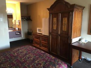 Postel nebo postele na pokoji v ubytování Cedars Inn Lewiston