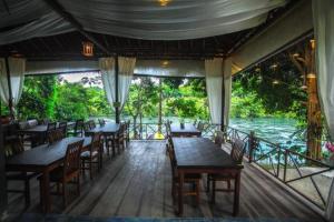 Bassein majutusasutuses River View Resort At Chaewlan või selle lähedal