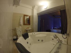Koupelna v ubytování Hotel Bicaj